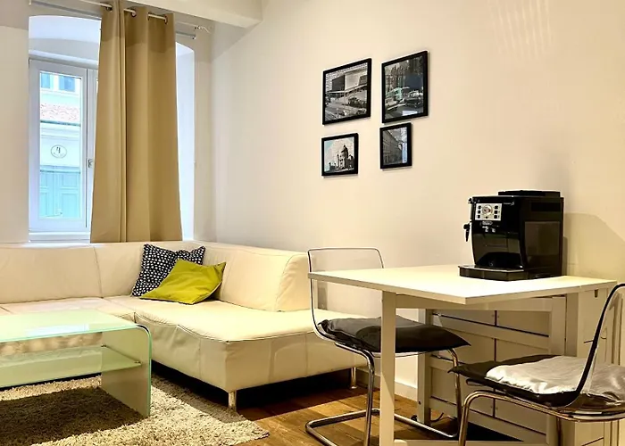 Rema Apartments 1070